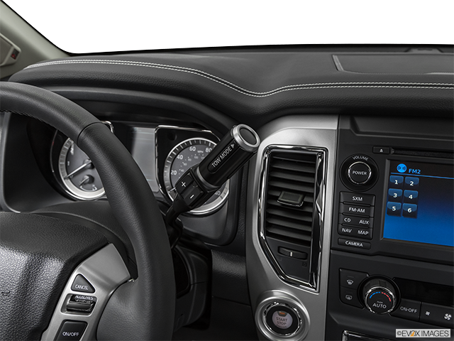 2018 Nissan Titan XD | Gear shifter/center console