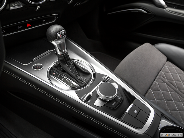 2018 Audi TT | Gear shifter/center console