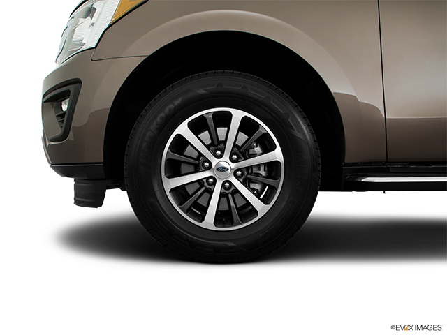 2018 Ford Expedition MAX | Front Drivers side wheel at profile