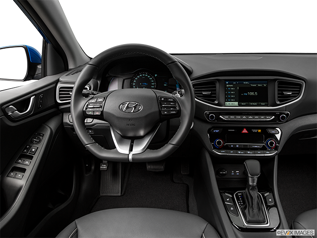 2018 Hyundai IONIQ Electric Plus | Steering wheel/Center Console