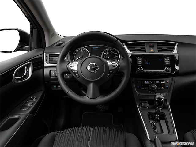 2018 Nissan Sentra | Steering wheel/Center Console