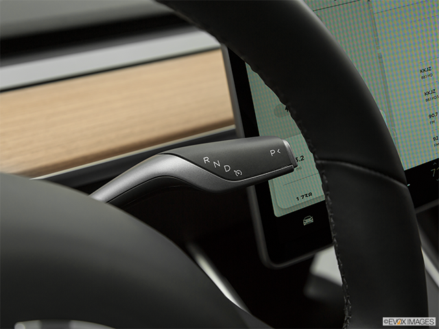 2017 Tesla Model 3 | Gear shifter/center console