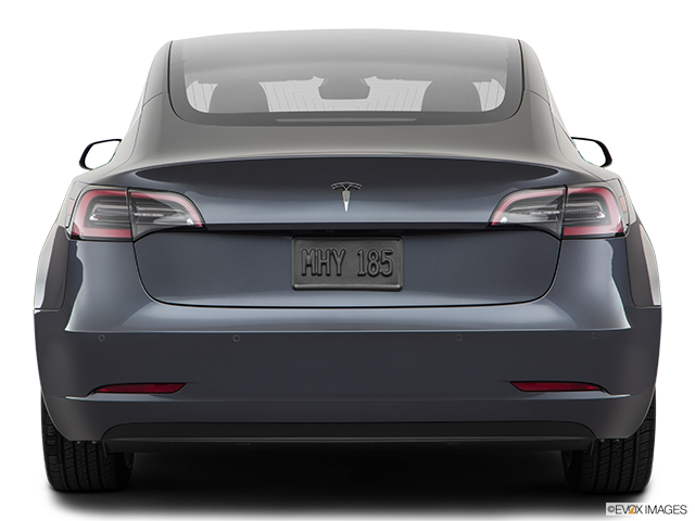 2017 Tesla Model 3 | Low/wide rear