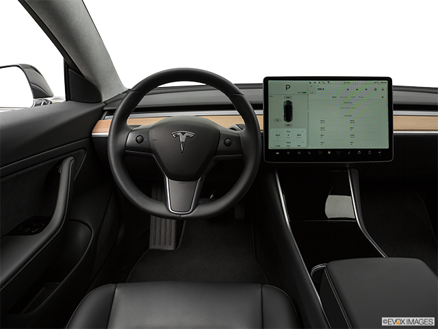2017 Tesla Model 3 | Steering wheel/Center Console