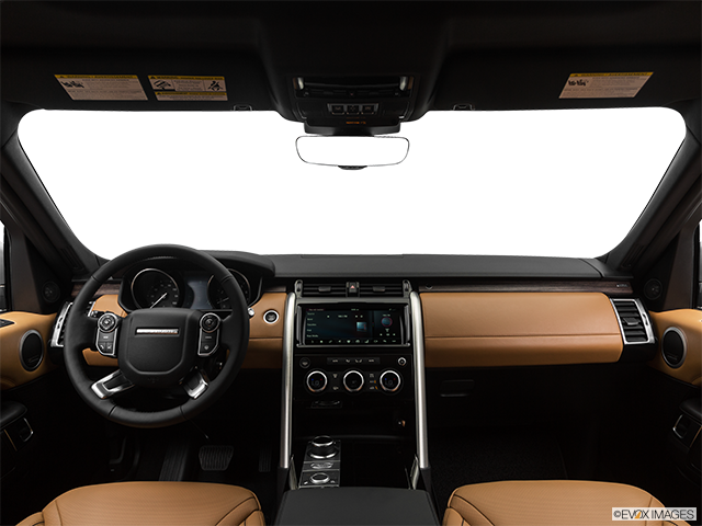 2018 Land Rover Discovery | Centered wide dash shot
