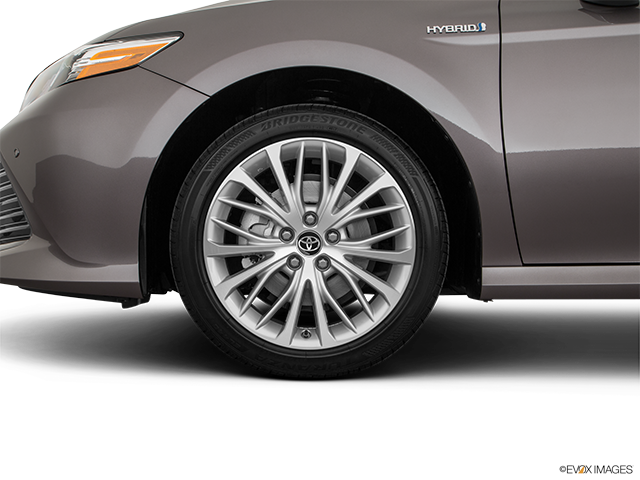 2018 Toyota Camry Hybrid | Front Drivers side wheel at profile