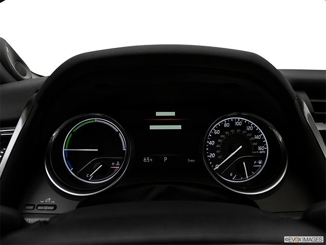2018 Toyota Camry Hybrid | Speedometer/tachometer