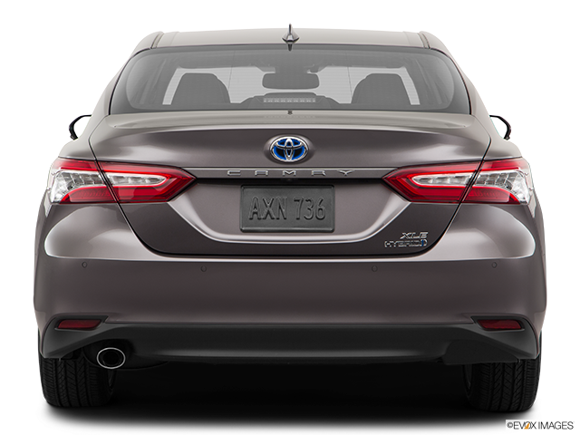2018 Toyota Camry Hybrid | Low/wide rear