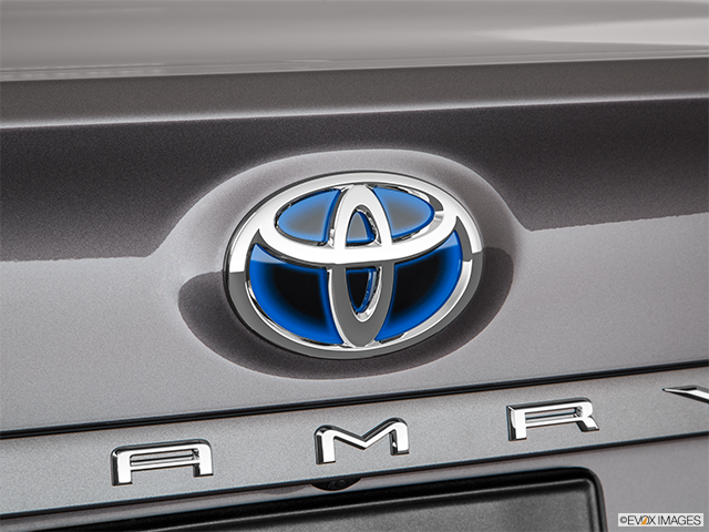 2018 Toyota Camry Hybride | Rear manufacturer badge/emblem