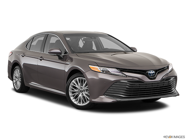 2018 Toyota Camry Hybride | Front passenger 3/4 w/ wheels turned