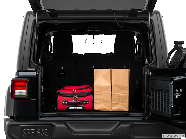 2018 Jeep All-New Wrangler Unlimited | Trunk props