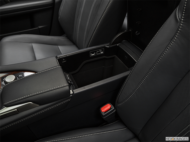 2018 Lexus RX 350L | Front center divider