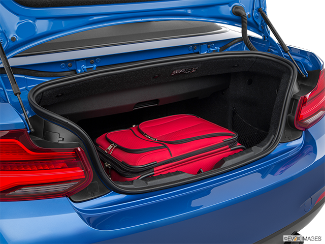 2018 BMW 2 Series | Trunk props