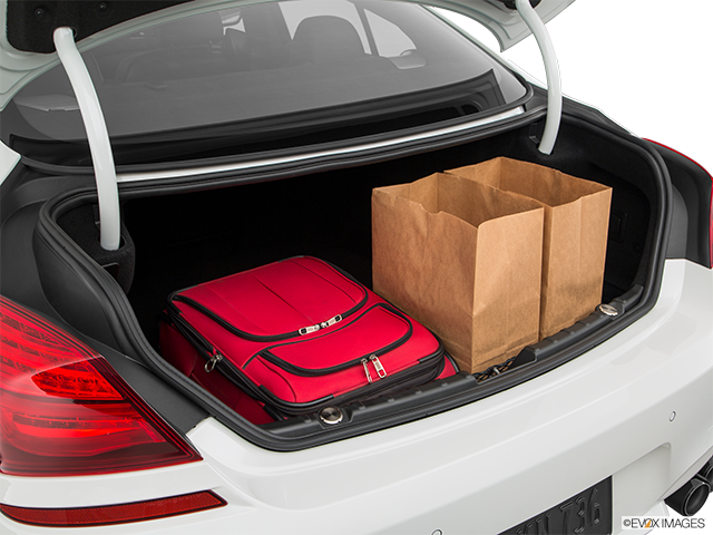 2018 BMW 6 Series | Trunk props
