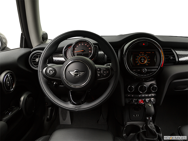 2018 MINI Cooper | Steering wheel/Center Console