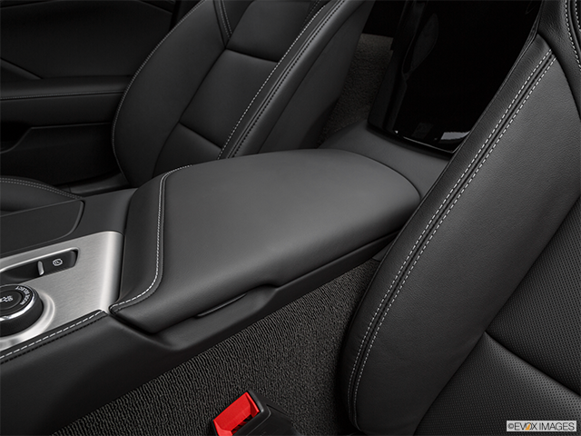 2019 Chevrolet Corvette | Front center console with closed lid, from driver’s side looking down