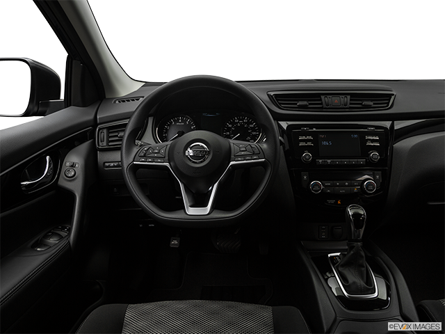 2018 Nissan Qashqai | Steering wheel/Center Console