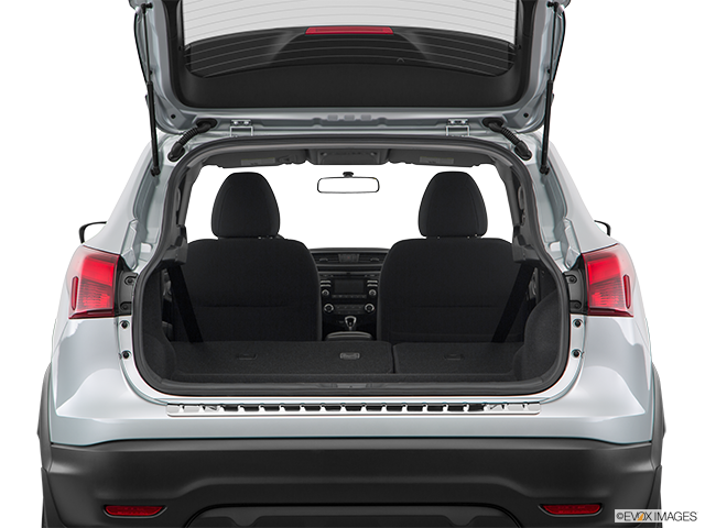 2018 Nissan Qashqai | Hatchback & SUV rear angle