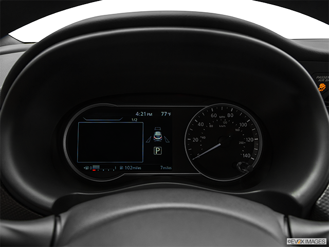 2018 Nissan Kicks | Speedometer/tachometer