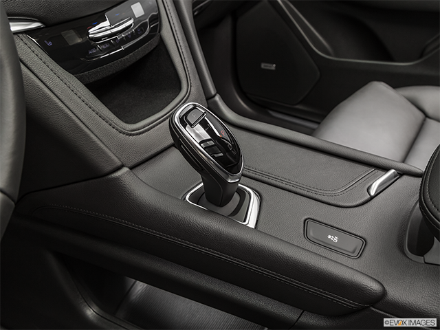 2019 Cadillac XT5 | Gear shifter/center console