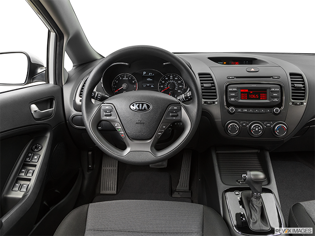 2021 Kia Forte 5-Door | Steering wheel/Center Console