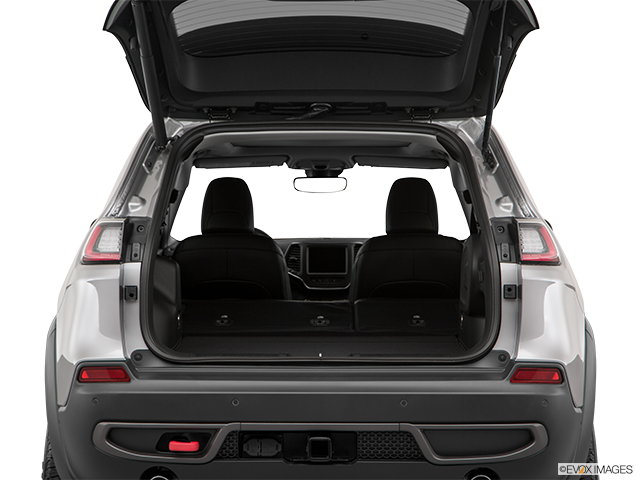 2019 Jeep Cherokee | Hatchback & SUV rear angle