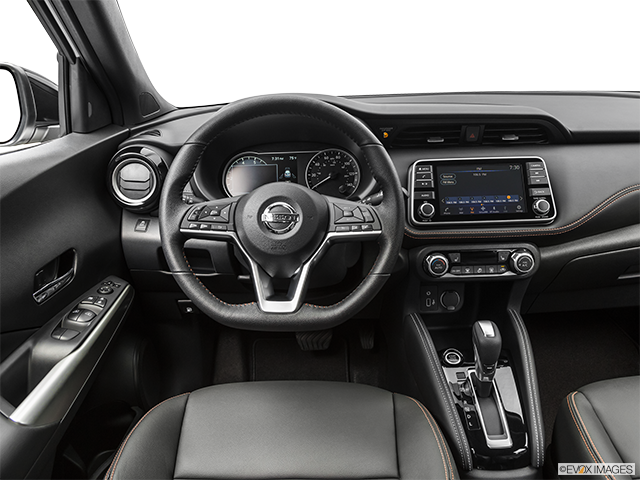 2018 Nissan Kicks | Steering wheel/Center Console