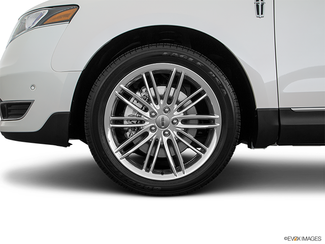 2019 Lincoln MKT | Front Drivers side wheel at profile