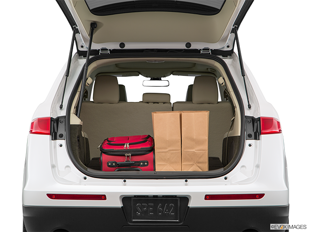 2019 Lincoln MKT | Trunk props