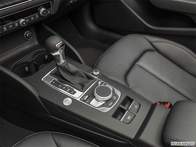 2018 Audi A3 | Gear shifter/center console