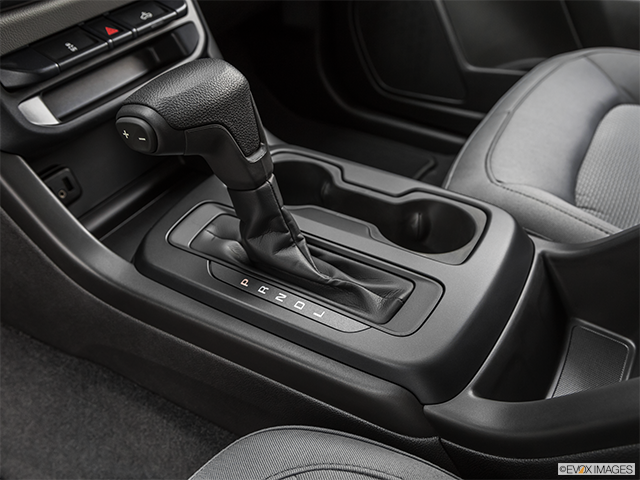 2019 Chevrolet Colorado | Gear shifter/center console