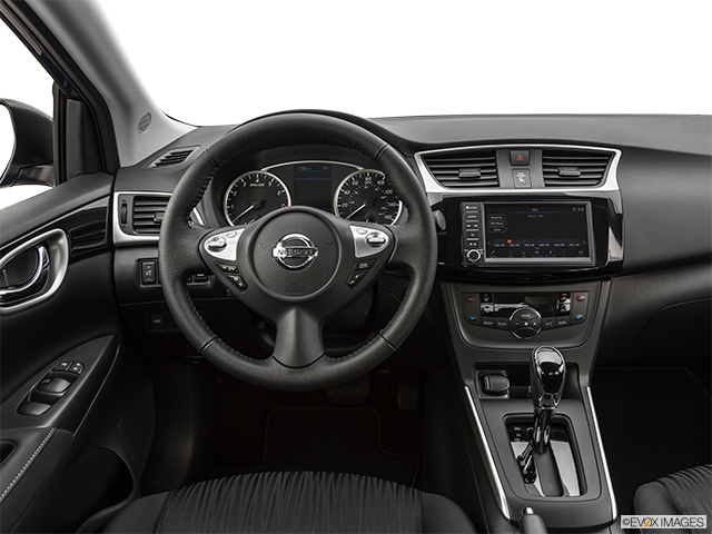 2019 Nissan Sentra | Steering wheel/Center Console