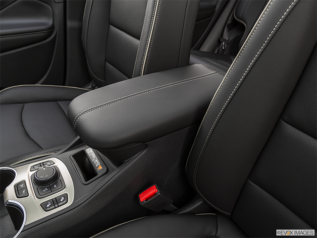 2019 GMC Terrain | Front center console with closed lid, from driver’s side looking down