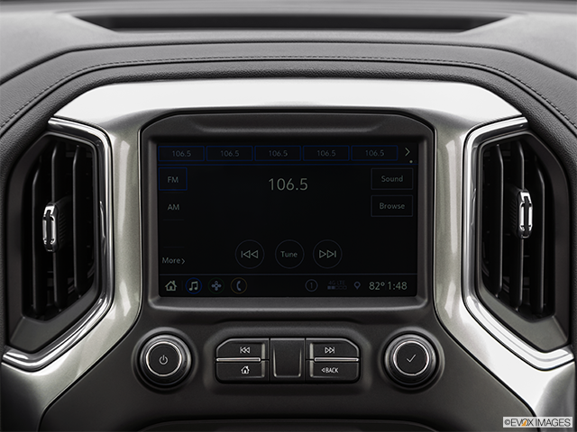 2019 Chevrolet Silverado 1500 | Closeup of radio head unit