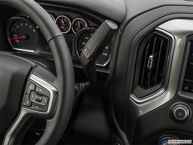 2019 Chevrolet Silverado 1500 | Gear shifter/center console