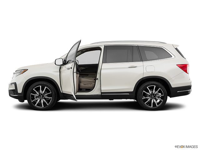 2019 Honda Pilot | Driver's side profile with drivers side door open