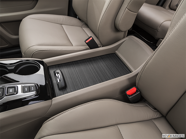 2019 Honda Pilot | Front center console with closed lid, from driver’s side looking down