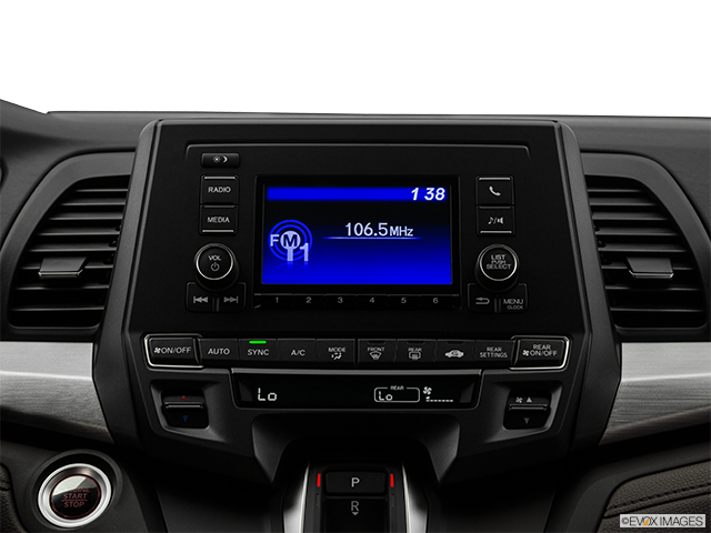 2019 Honda Odyssey | Closeup of radio head unit