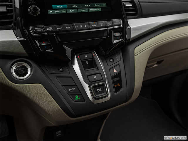2019 Honda Odyssey | Gear shifter/center console
