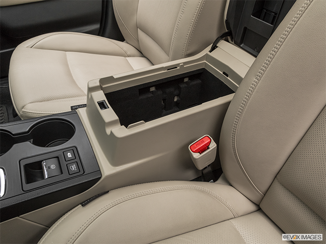 2019 Subaru Outback | Front center divider
