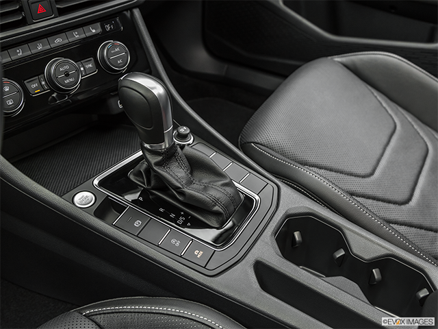 2019 Volkswagen Jetta | Gear shifter/center console