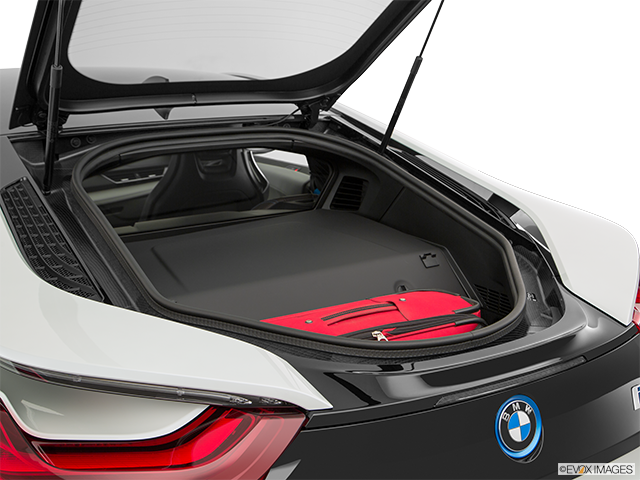 2019 BMW i8 | Trunk props