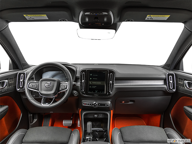 2019 Volvo XC40 | Centered wide dash shot