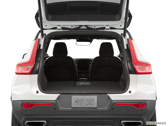 2019 Volvo XC40 | Hatchback & SUV rear angle