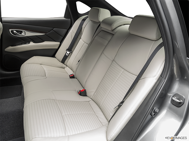 2019 Infiniti Q70 | Rear seats from Drivers Side