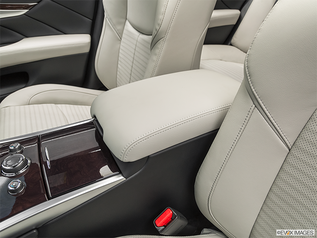 2019 Infiniti Q70 | Front center console with closed lid, from driver’s side looking down