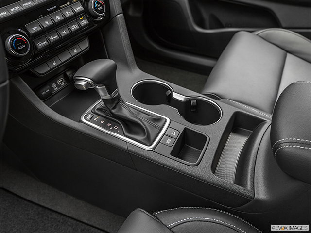 2019 Kia Sportage | Gear shifter/center console