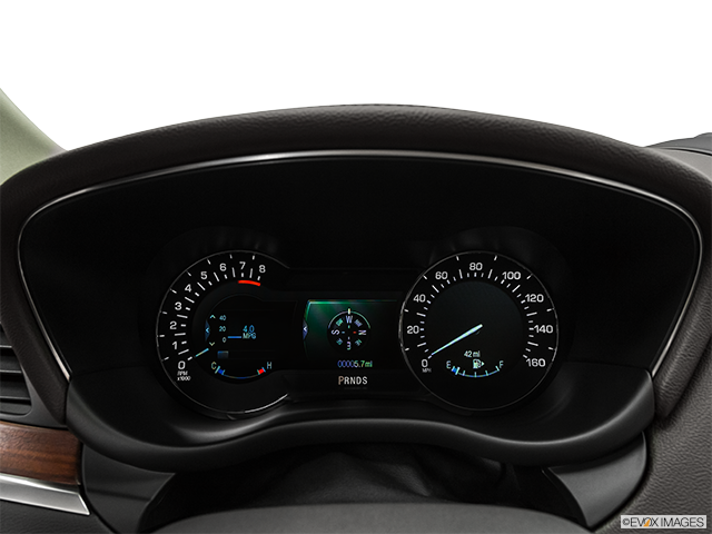 2019 Lincoln MKC | Speedometer/tachometer