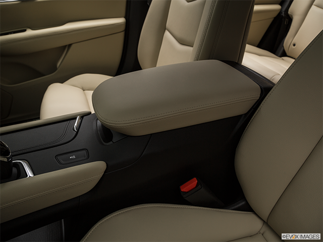 2019 Cadillac XT5 | Front center console with closed lid, from driver’s side looking down