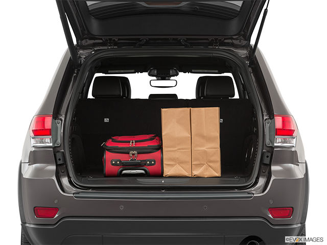 2019 Jeep Grand Cherokee | Trunk props